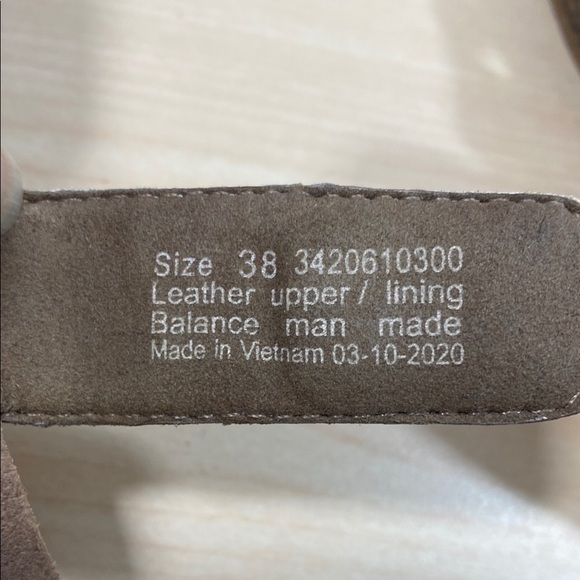 Dansko Off White Wedges with Comfort Design - Picture 9 of 9